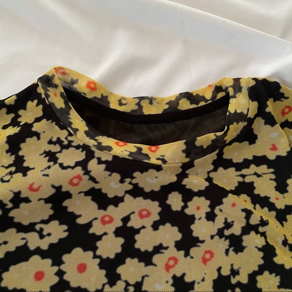 Flower Prints Top - Picture 2 of 3